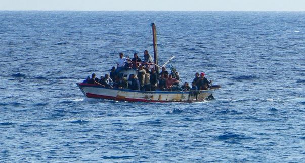 Mediterraneo Di Sangue Barcone Di Migranti Diretto In Italia Affonda